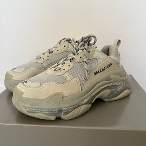 BALENCIAGA TRIPLE S CLEAR SOLE SNEAKER - Pearl Grey -37W